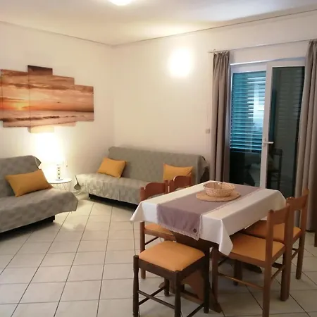 Ria Apartment *